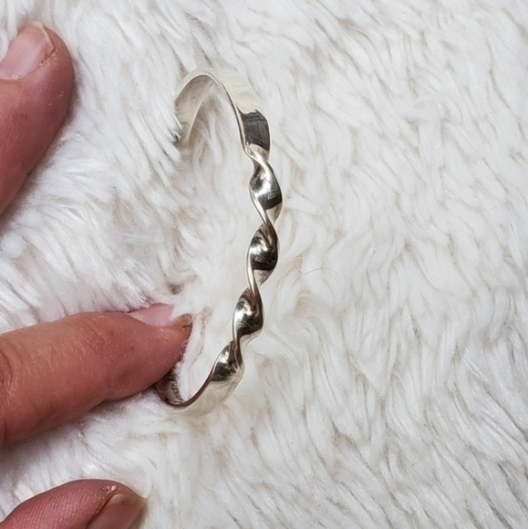 Vintage Modernist sterling open cuff - Picture 5 of 12